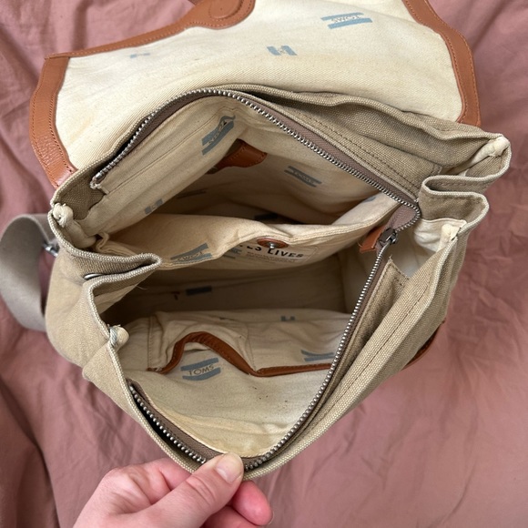 Tom’s light brown leather and canvas backpack - Picture 3 of 4